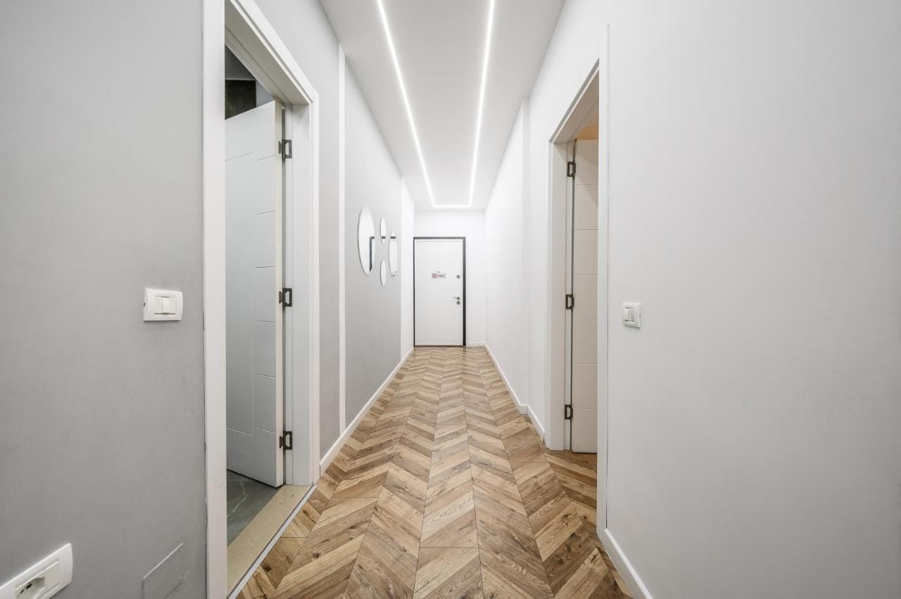 Miku Apartments-Luxury City View At Wilson Square Tirana Exterior foto