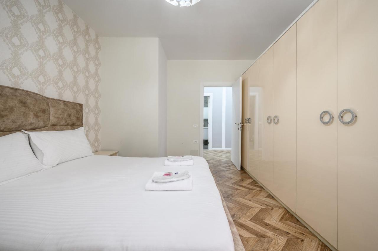 Miku Apartments-Luxury City View At Wilson Square Tirana Exterior foto